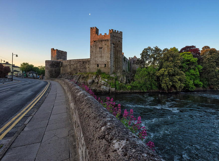 Cahir Castle Co Tipperary.jpg
